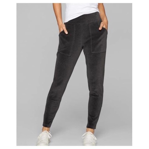Athleta Pants - 𝅺ATHLETA Dark Gray Velour Velluxe Joggers Size Small